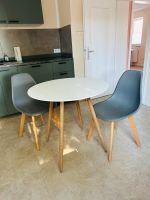 Tisch mit zwei Stühlen Niedersachsen - Peine Vorschau