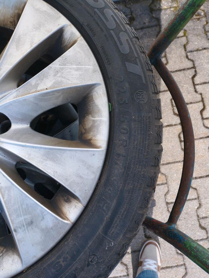 Satz Alufelgen für 5er BMW mit Reifen 225/50 R17 94H in Graben (Lechfeld)