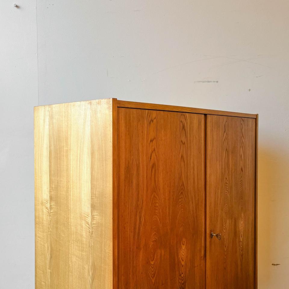 wäscheschrank schrank hellerau kommode alt vintage OH-SO-NICE in Berlin