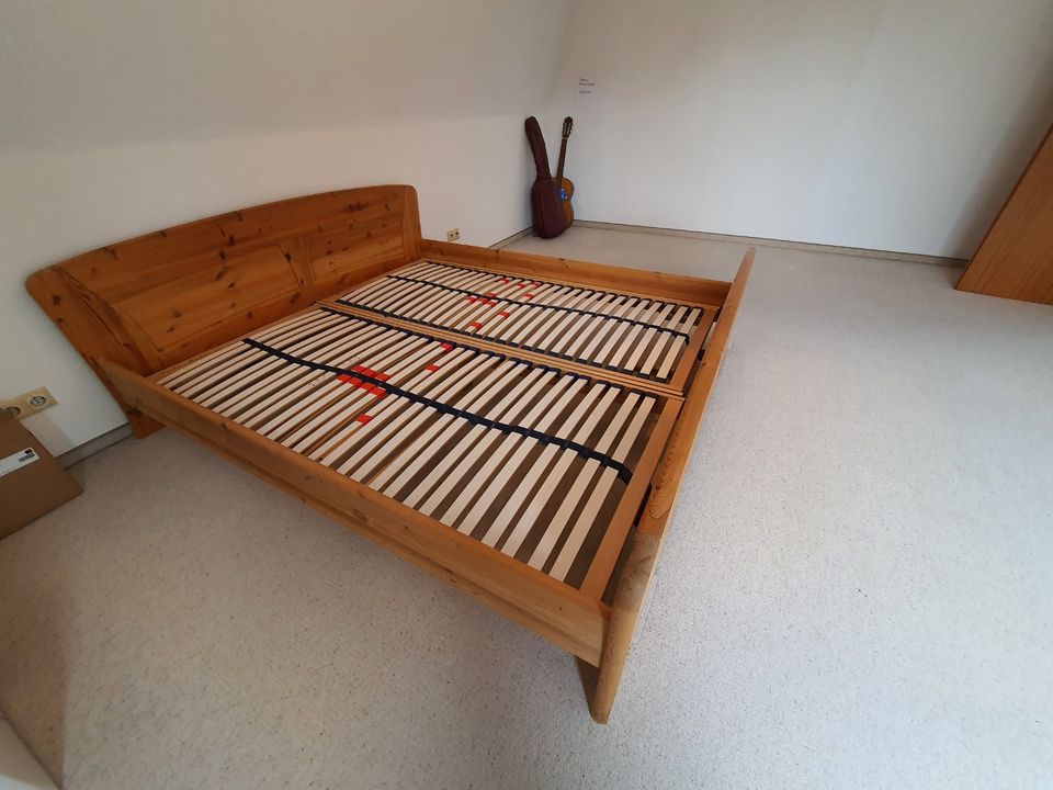 Doppelbett aus Holz (Eiche, gelaugt, geölt) inkl. 2 Lattenrosten in Hamburg
