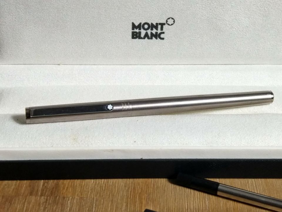 MONTBLANC Silber Farbe Kugelschreiber & Ersatz/Refills in Offenbach