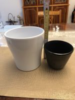 NEUW❣️2er Set Pflanzen Übertöpfen Keramik glasiert, weiß/schwarz Frankfurt am Main - Seckbach Vorschau