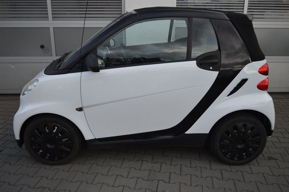 Smart ForTwo Cabrio Pure MHD*Automatik*Sitzheizung*TÜV in Sindelfingen