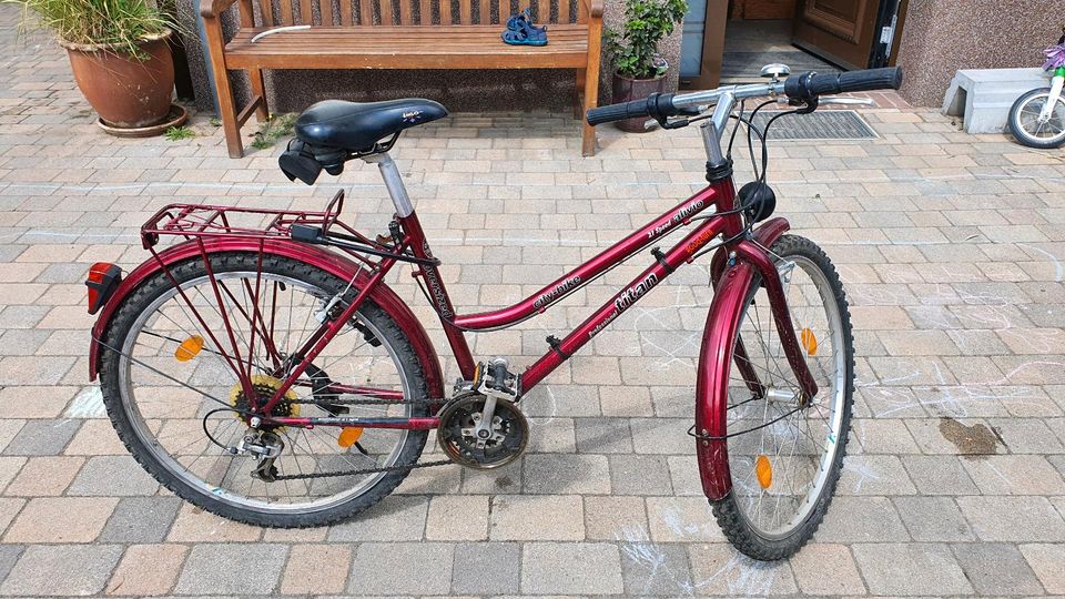 Fahrrad TITAN City-Bike rot 26 Zoll fahrbereit in Leipzig