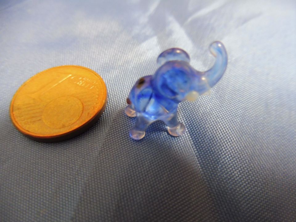 Miniatur Mini Elefant Glaselefant Elefant aus Glas blau kleiner a in Rain Lech