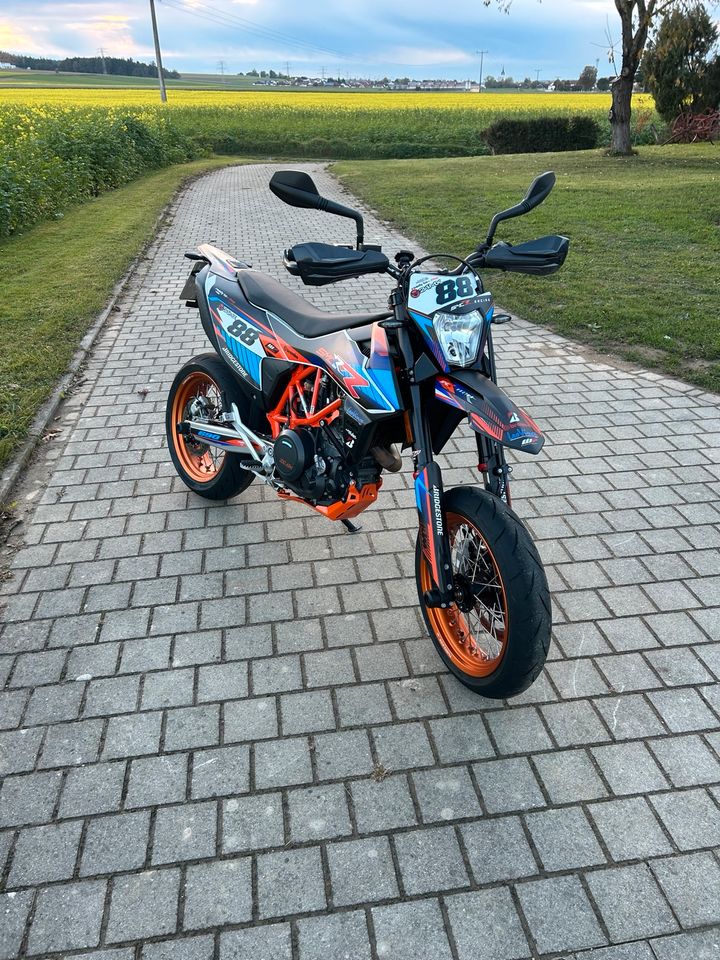 KTM SMC R 690 Supermoto in Unterdietfurt