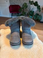 UGG Boots W BAILEY BUTTON 5803 W / GREY. Original Niedersachsen - Ahnsbeck Vorschau
