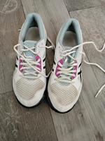 Turnschuhe von Asics Gr 39,5 Niedersachsen - Hollern-Twielenfleth Vorschau