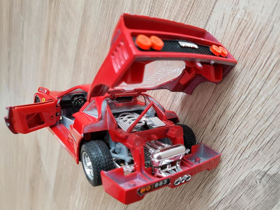 Ferrari F40 (1987) 1:24 burago in Freital