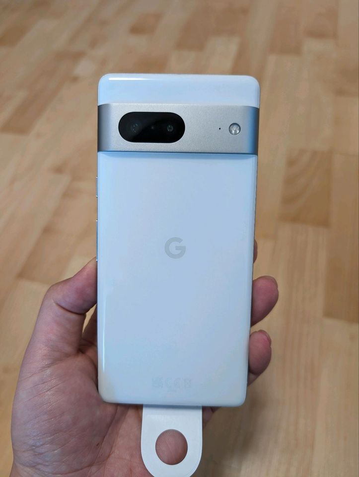 Google Pixel 7 generalüberholt mit Pixel Buds A-Series in Berlin