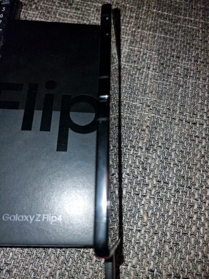 Samsung Galaxy Z Flip 4 265Gb in Burgstädt