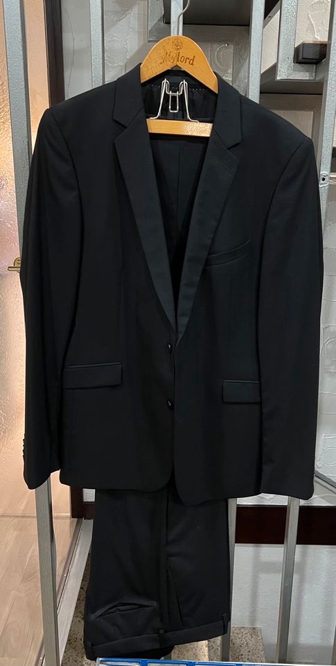 Schwarzer Anzug Marke „Strellson“ Größe 102 in Karlsruhe