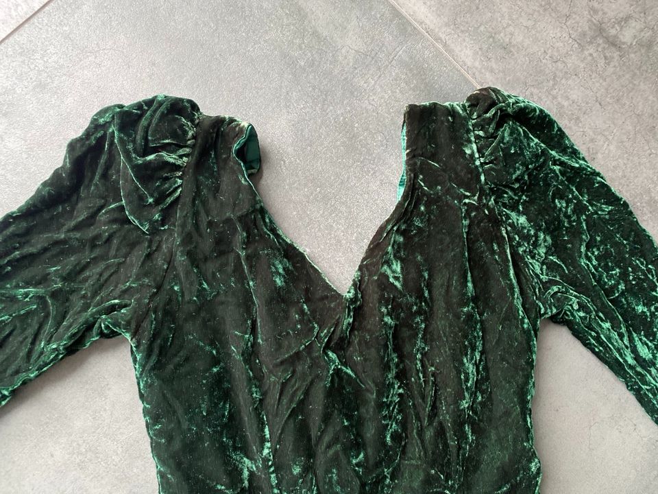 Grünes schickes Kleid Kostüm Gr.XS/S in Köln