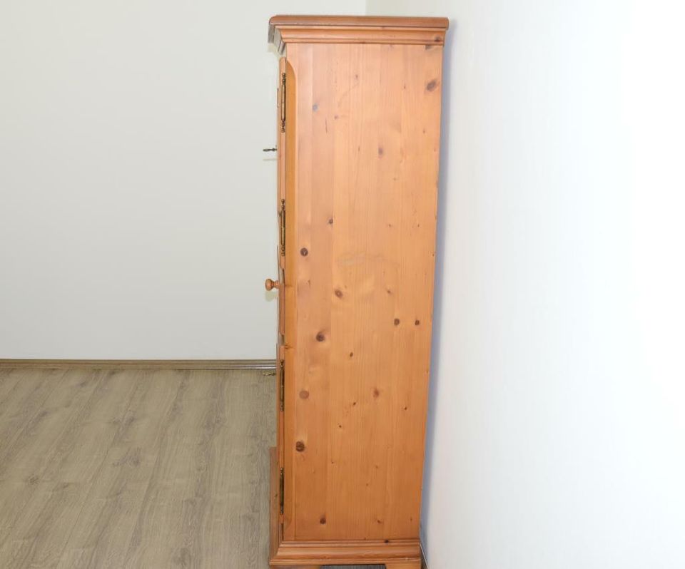 Schrank Wohnzimmerschrank Kommode Schublade Holz Dielenschrank in Duisburg