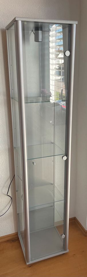 Vitrine mit Beleuchtung in Friolzheim