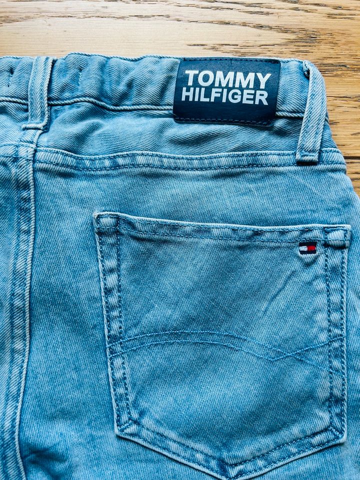 Neu Tommy Hilfiger Shorts Chino Jeans kurze Hose Bermudas Gr. 176 in Rheinhausen