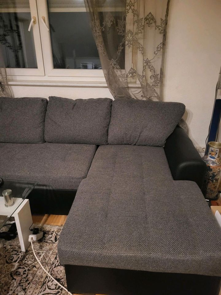 Couch drei Teile Mit Kissen in Rödermark