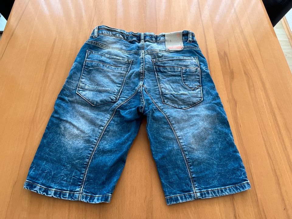 Schöne Vingino Jeans Bermuda Hose - Gr. 14 / 164 neuwertig in Bietigheim-Bissingen