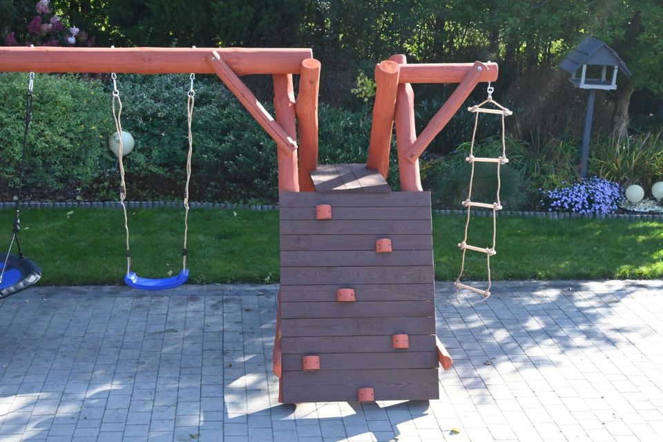 OSKAR Spielturm Klettergerüst Kletterturm Schaukel Rutsche in Hannover