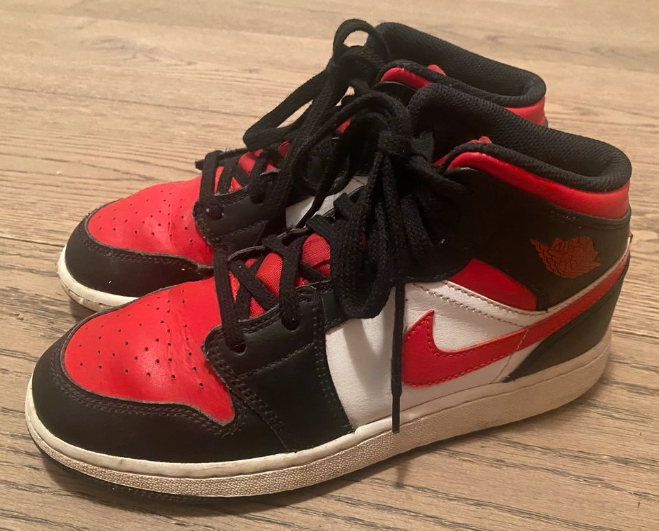 Air Jordan 1 Mid (GS) Alternate Bred Toe in Größe 36,5 in Bad Soden am Taunus