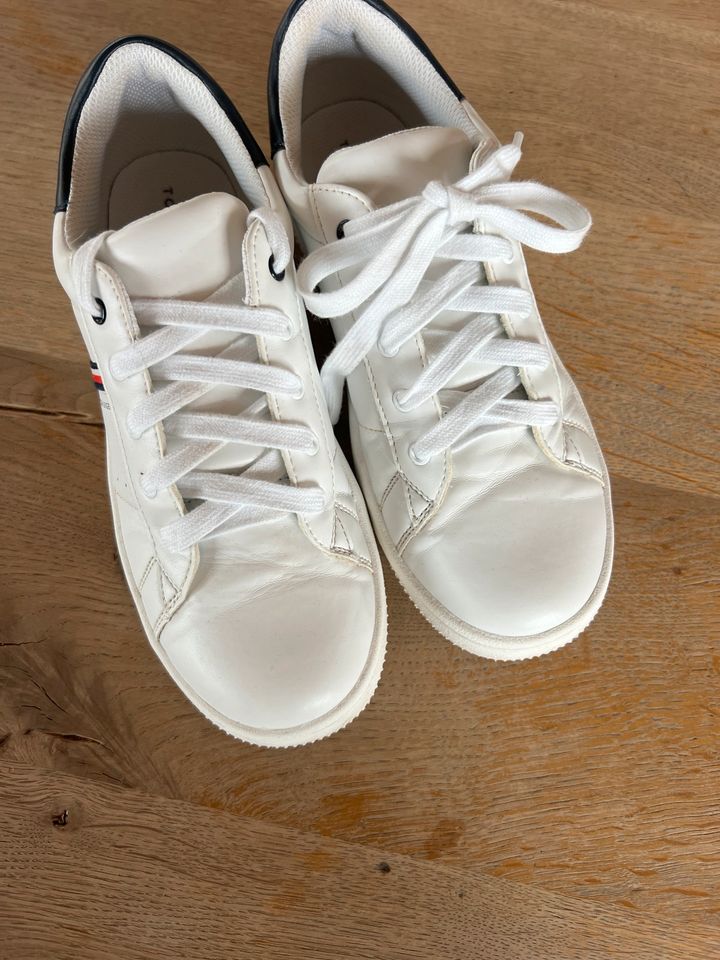 Tommy Hilfiger Sneaker weiß  Gr. 37 nur 1x getr. Unisex in Salzkotten