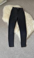 Bershka Skinny Jeans schwarz 32 Niedersachsen - Soltau Vorschau