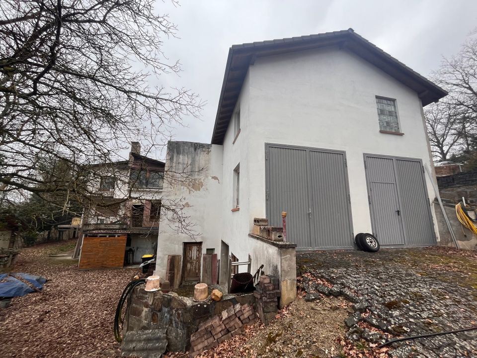 Letzte Chance: 5 Wohnungen + 4 Garagen + 1 Werkstatt + Bauland in Windeck