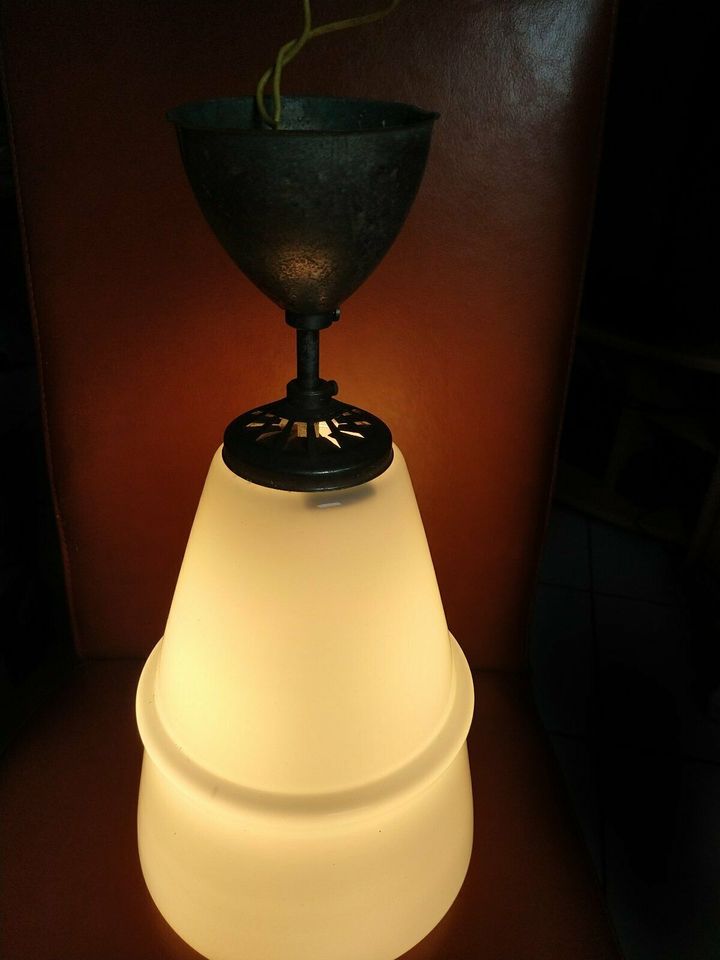 Antike Deckenleuchte / Lampe aus Glas in Knetzgau
