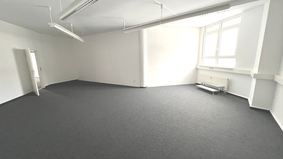 Sie suchen ca. 368 qm Fläche in einer energieeffizienten Büro, Praxis- und Gewerbeimmobilie in Berlin