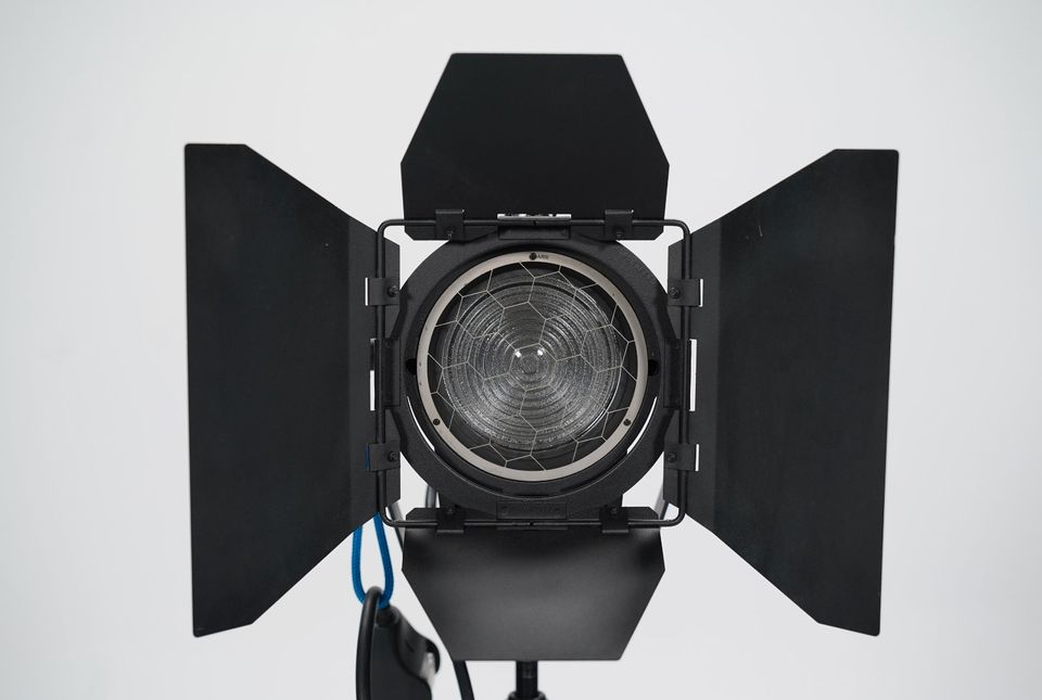 ARRI Junior 650W Plus Fresnel Tungsten Stufenlinse Filmlicht in München