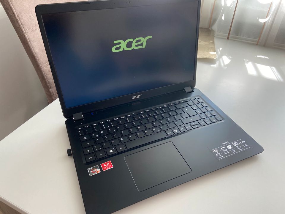 Acer Aspire 3 Laptop schwarz mit Kabel in Dresden