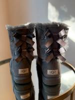 UGG Boots mit Schleife Nordrhein-Westfalen - Siegburg Vorschau