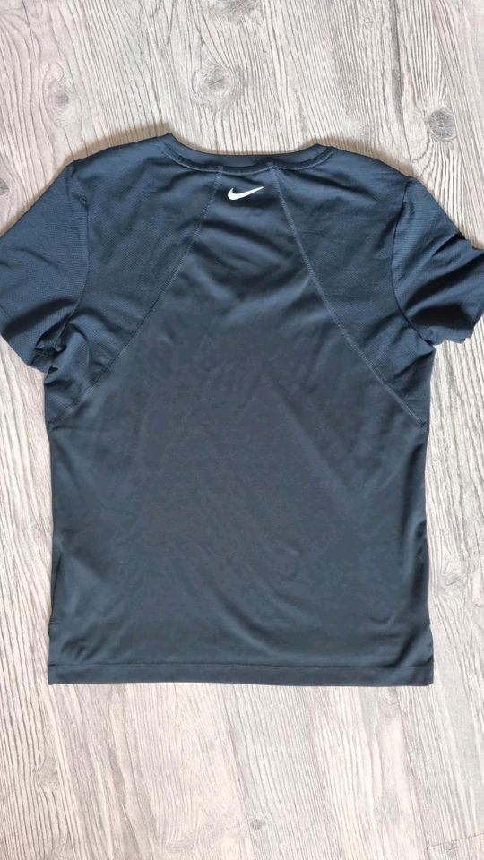 Nike Sport-Shirt Größe xs in Rendsburg