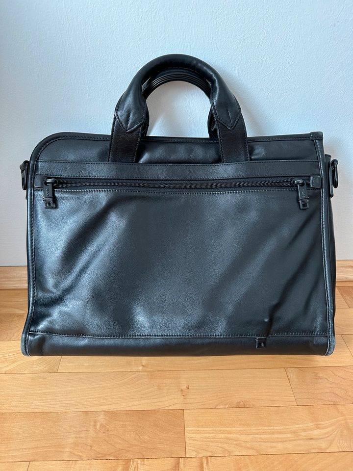 Tumi Ledertasche 40cm in Wiesbaden