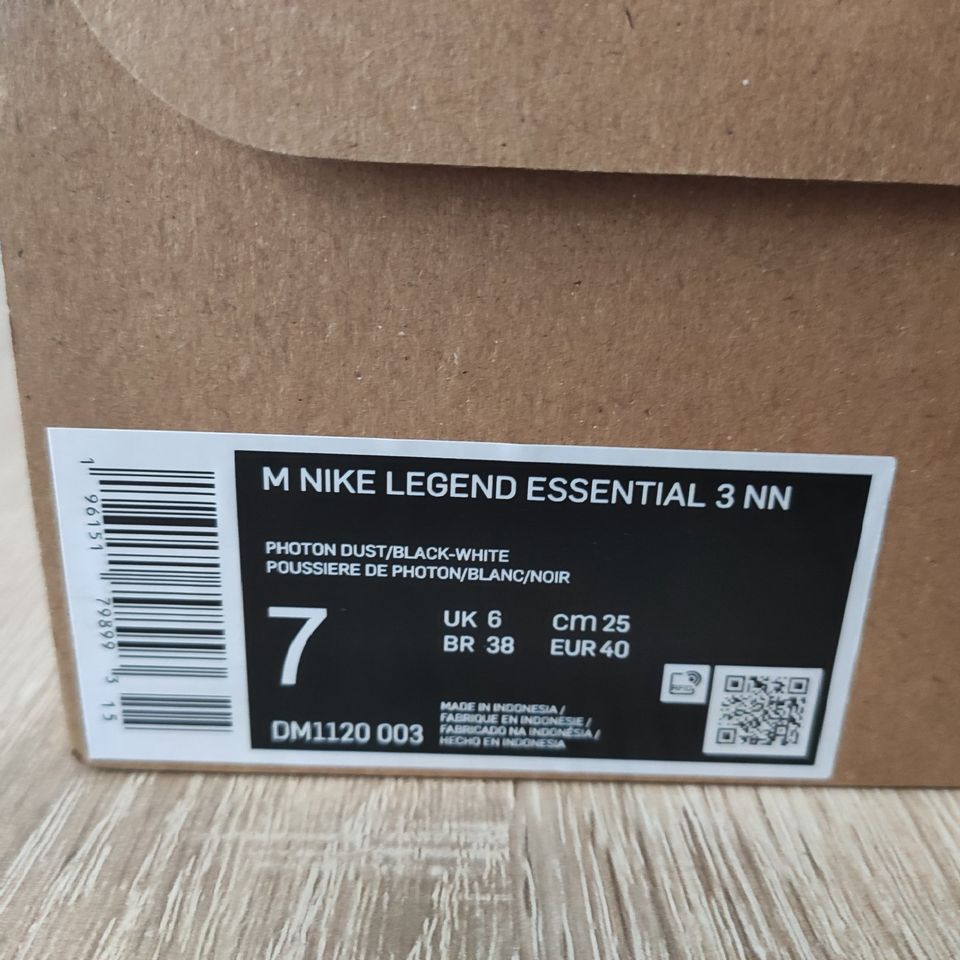 NIKE Legend Essential 3 Laufschuhe Sneaker weiß 39 40 NEU in Saarbrücken