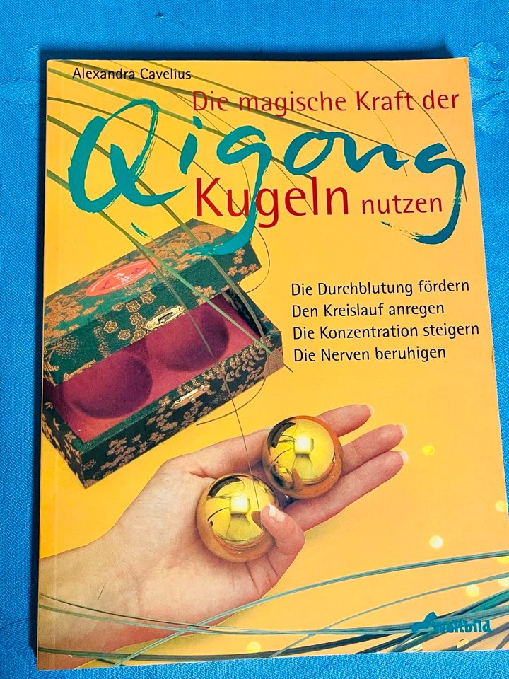 Qihong Buch und Kugeln in Lauffen