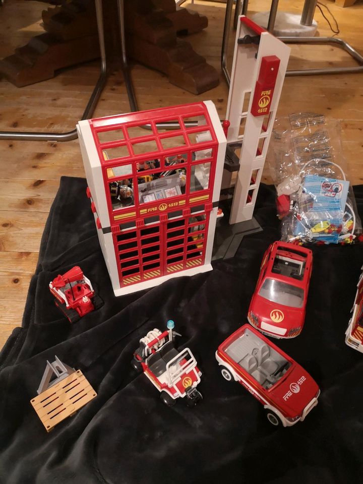 Playmobil Feuerwehr-Station  Konvolut mehrere Fahrzeuge in Pfalzfeld