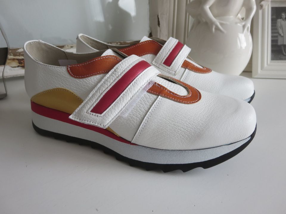 NEU LEDER SNEAKERS TURNSCHUHE WEIß ROT  VON HEINEGR. 38 in Düsseldorf