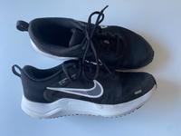 Nike Turnschuhe Downshifter schwarz Gr. 37,5 Niedersachsen - Wildeshausen Vorschau