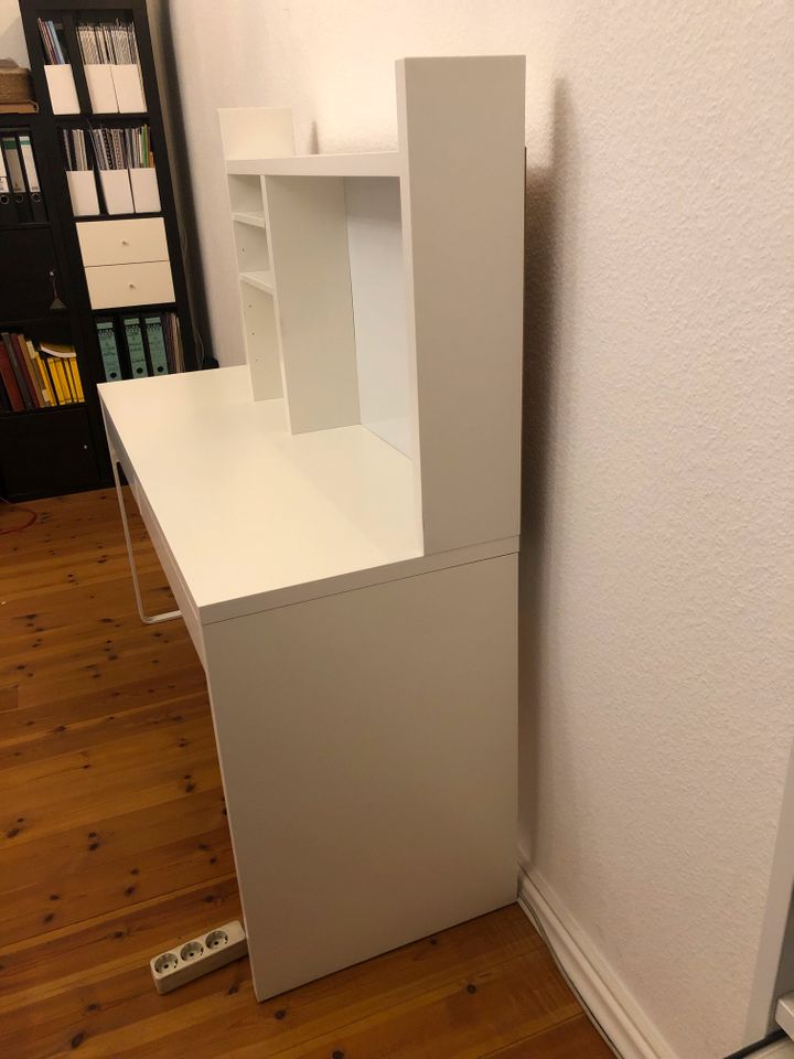 weißer Ikea-Schreibtisch (Modell: Micke) in Berlin