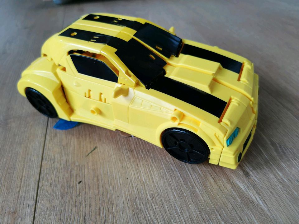 Bumblebee Transformers Autobot HASBRO in Stutzenklinge