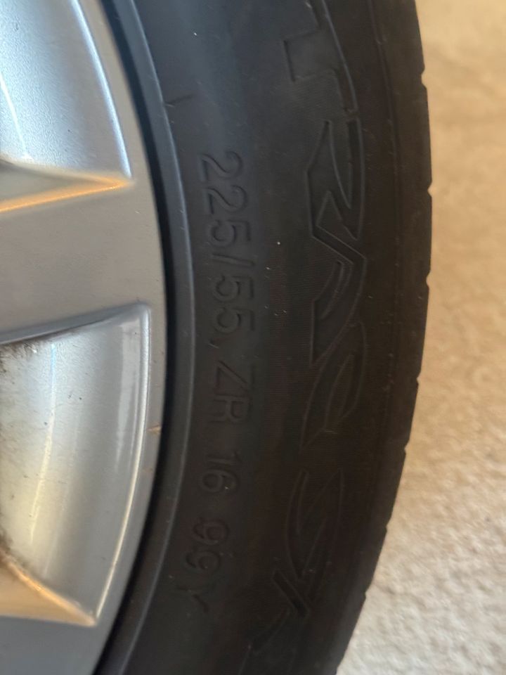 Mercedes W211 Sommerfelgen ink. mit Reifen in Rimpar