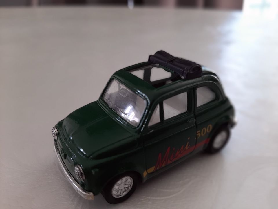 Fiat 500 Modellauto m. Ruckzugmotor/dunkelgrün/Länge: ca. 70mm in Menden