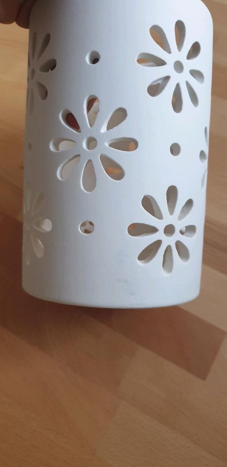 Keramik Windlicht weiß Deko Kerzenhalter Dekoration in Hünstetten
