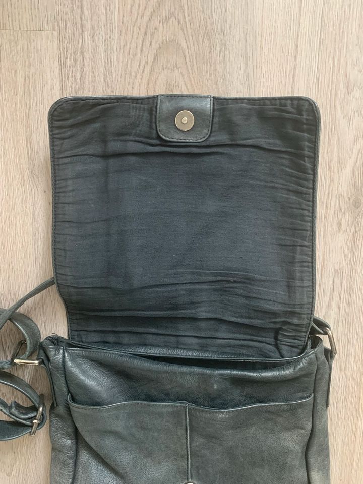 Damen Ledertasche vintage grau -schwarz in Fürstenwalde (Spree)