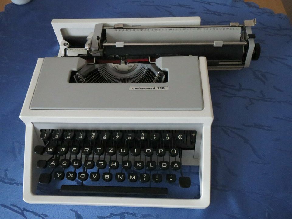 Underwood 310 Schreibmaschine & Koffer - 70er in Essen