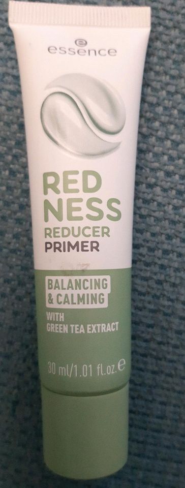 essence Redness Reducer Primer in Berlin