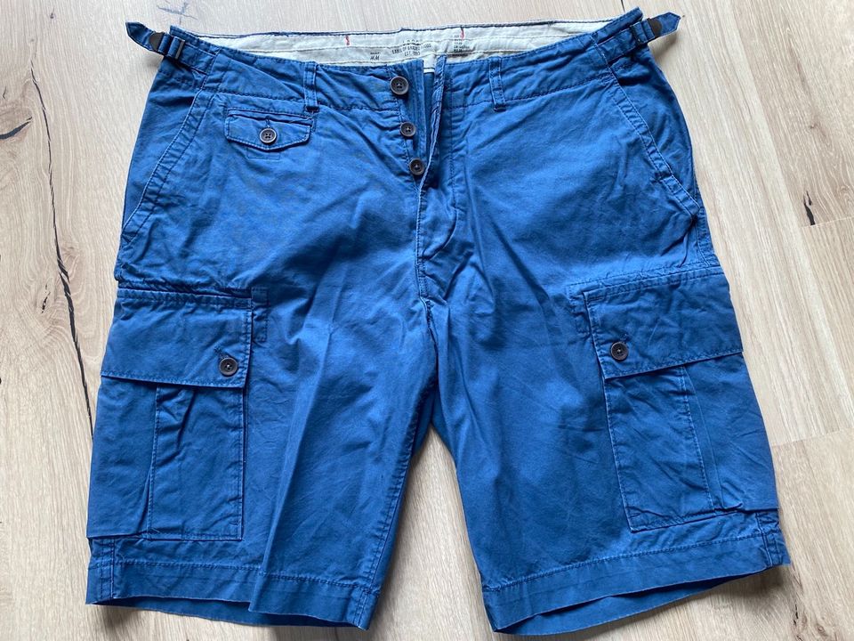 Männer Shorts (Beige u. Blau) in Eiterfeld