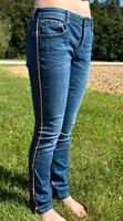 Street One Jeans mit Kontraststreifen 27/32 Hessen - Hosenfeld Vorschau