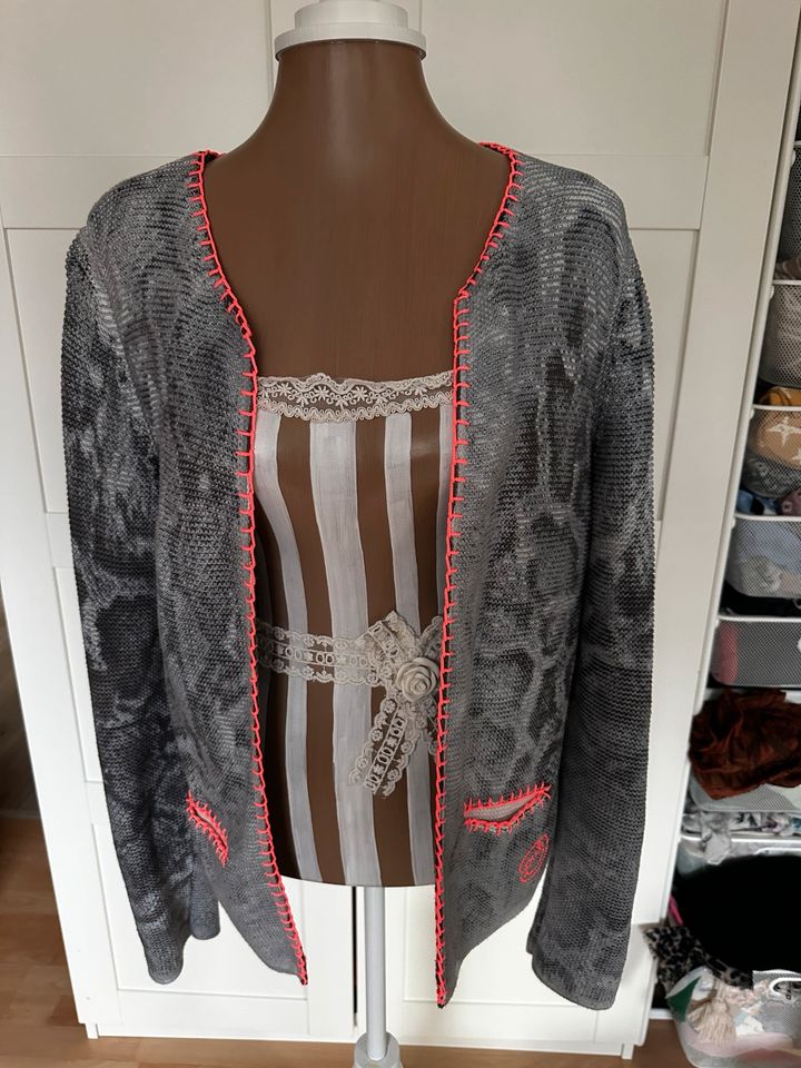 Besondere Strickjacke von Oui in Ge. 38 in Winsen (Luhe)